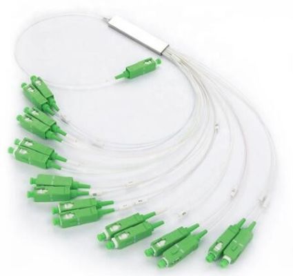 El SC APC 1 entró 8 el divisor de acero del PLC de la fibra óptica del tubo de la salida 1x8