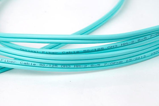 Cable de fribra óptica interior del filamento con varios modos de funcionamiento OM5 24 de FTTH